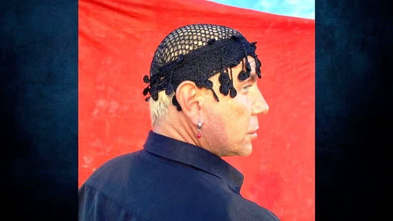 Γιώργος Μαζωνάκης: Με κρητικό σαρίκι στο Instagram