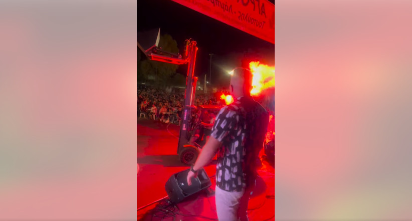 Γιώργος Βελισσάρης: Η στιγμή που του πετάνε 100 κιλά γαρύφαλλα με κλαρκ σε πανηγύρι στη Λακωνία - ΒΙΝΤΕΟ