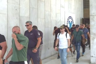 Σε συμμορία μπράβων με Καλάσνικοφ οι 4 από τους 74 οπαδούς του Παναθηναϊκού που συνελήφθησαν στην Λ. Αλεξάνδρας