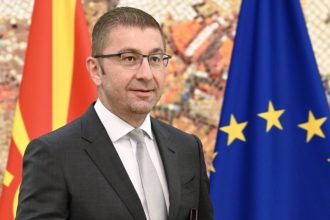 Μιλάει ξανά για «Μακεδονία» ο Μίτσκοσκι αλλά καλεί τον Μητσοτάκη για συνεργασία