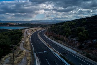 Τούμπαρε βυτιοφόρο στην Αθηνών - Λαμίας στο ύψος της Υλίκης: Έκλεισε και στα δύο ρεύματα η εθνική οδός