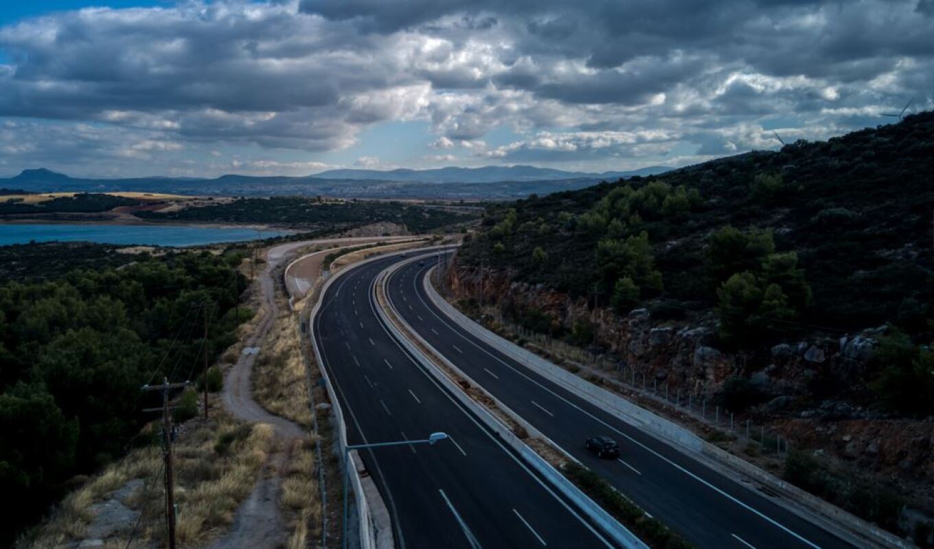 Τούμπαρε βυτιοφόρο στην Αθηνών - Λαμίας στο ύψος της Υλίκης: Έκλεισε και στα δύο ρεύματα η εθνική οδός