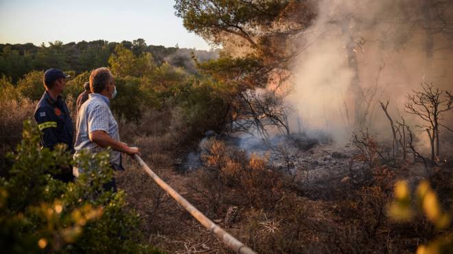 Υψηλός κίνδυνος πυρκαγιάς σε Αττική, Στερεά και Πελοπόννησο τη Δευτέρα