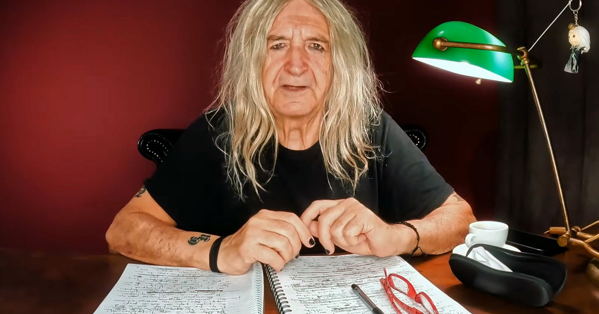 Νίκος Καρβέλας: «Ο βασικός εχθρός είναι ο Θεός» – «Η Εκκλησία αποβλακώνει»