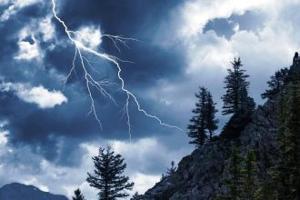 Πάνω από 12.000 κεραυνοί σε όλη τη χώρα - Καταιγίδες μαζί με πυρκαγιές στην Αττική