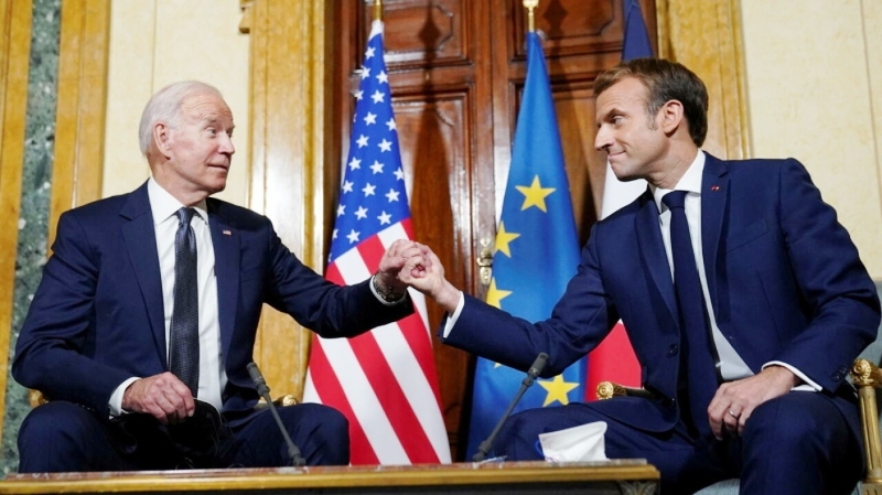 Μακρόν: Εκτιμώ το θάρρος και το αίσθημα καθήκοντος του Μπάιντεν
