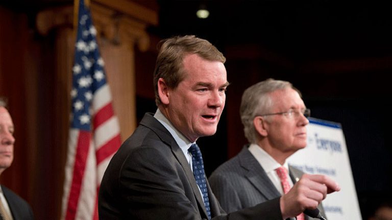 ΗΠΑ: Ο γερουσιαστής Μπένετ κρίνει πως ο Μπάιντεν δεν μπορεί να νικήσει τον Τραμπ