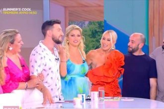 Συγκινημένη η Μαρία Μπακοδήμου στην τελευταία εκπομπή της – «Μην κλαίτε ρε»