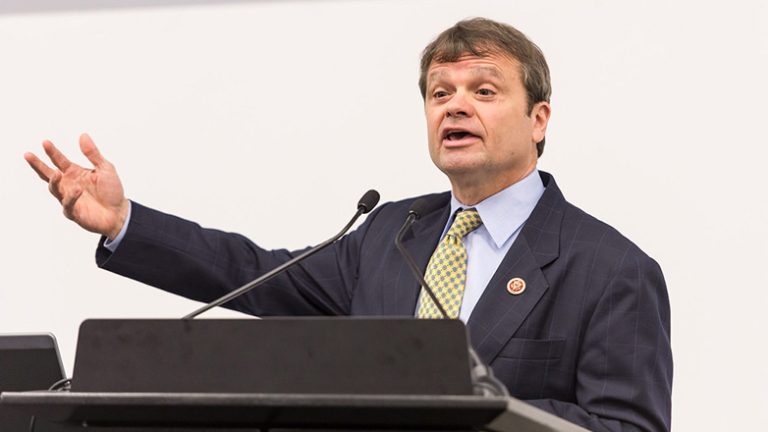 Τέταρτος Δημοκρατικός βουλευτής καλεί τον Μπάιντεν να αποσύρει την υποψηφιότητά του