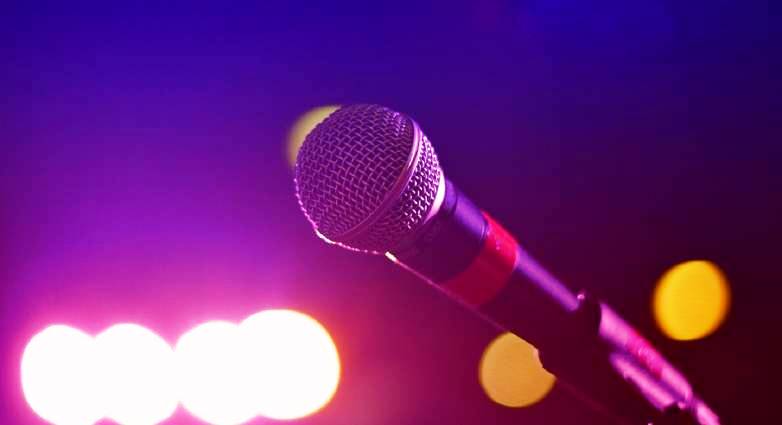 Σύλληψη γνωστού τραγουδιστή για επεισόδιο βιας με θύμα σύζυγο γνωστού εστιάτορα