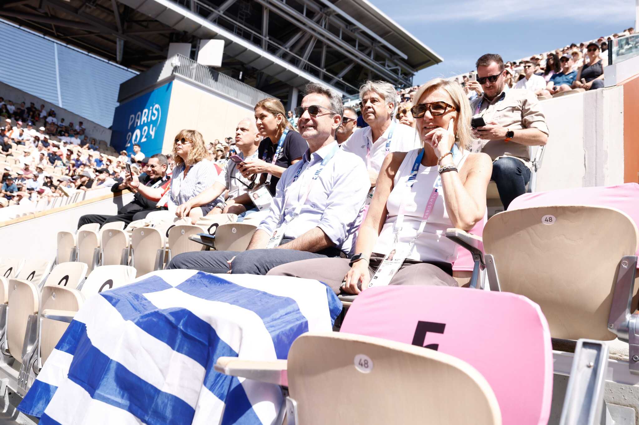 O Κυριάκος Μητσοτάκης στον αγώνα του Στέφανου Τσιτσιπά στους Ολυμπιακούς Αγώνες 2024