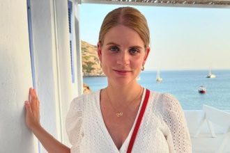 Δανάη Μιχαλάκη: Νιώθω ότι ξαναγεννήθηκα και εγώ με την κόρη μου