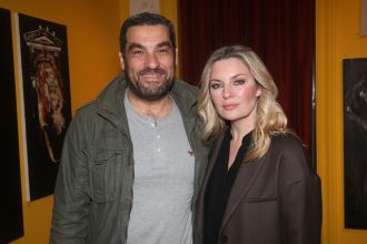 Ελισάβετ Μουτάφη και Μάνος Νιφλής υιοθέτησαν ένα αγοράκι από την Αφρική – Η φωτογραφία και το μήνυμα