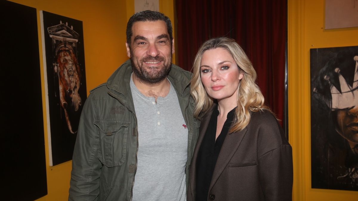 Ελισάβετ Μουτάφη και Μάνος Νιφλής υιοθέτησαν ένα αγοράκι από την Αφρική – Η φωτογραφία και το μήνυμα