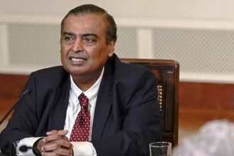 Ο πλουσιότερος Ασιάτης πάντρεψε και προίκισε 52 άπορα ζευγάρια για να γιορτάσει το γάμο του γιου του