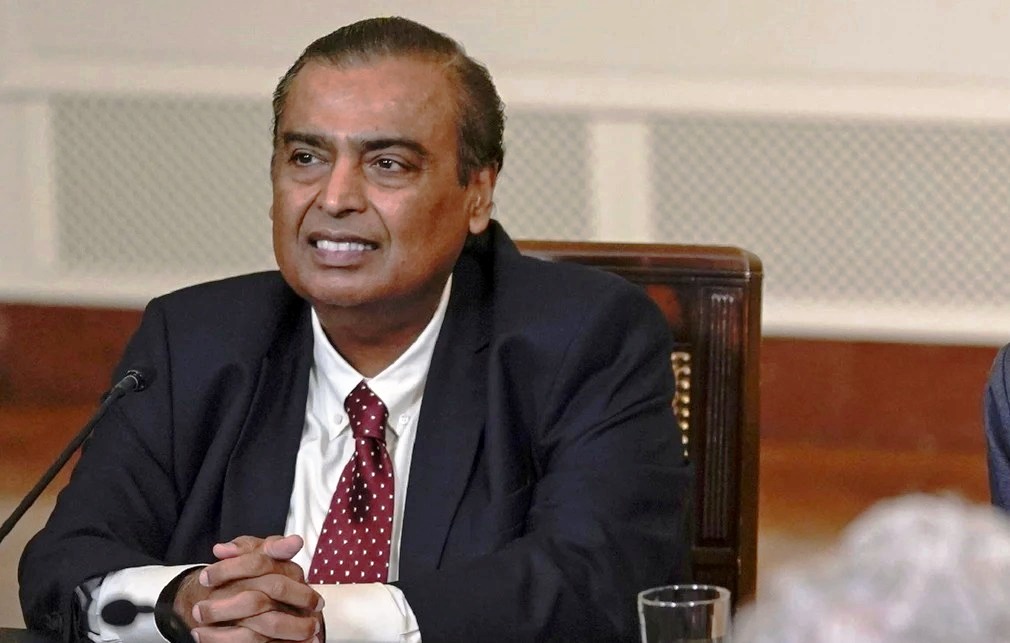 Ο πλουσιότερος Ασιάτης πάντρεψε και προίκισε 52 άπορα ζευγάρια για να γιορτάσει το γάμο του γιου του