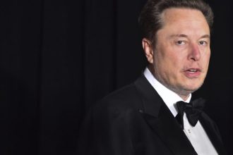 Ο Ίλον Μασκ δωρίζει μεγάλο ποσό σε οργάνωση που εργάζεται για την εκλογή του Τραμπ