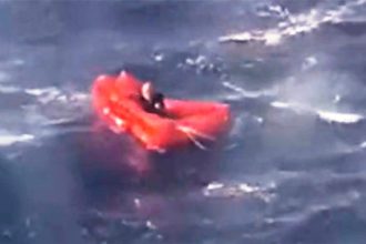 Σαν ταινία! Δραματική επιχείρηση διάσωσης ναυαγού ανάμεσα σε Τήνο και Μύκονο (ΒΙΝΤΕΟ)