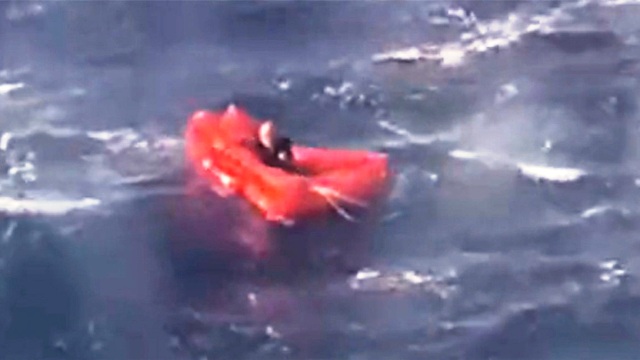 Σαν ταινία! Δραματική επιχείρηση διάσωσης ναυαγού ανάμεσα σε Τήνο και Μύκονο (ΒΙΝΤΕΟ)