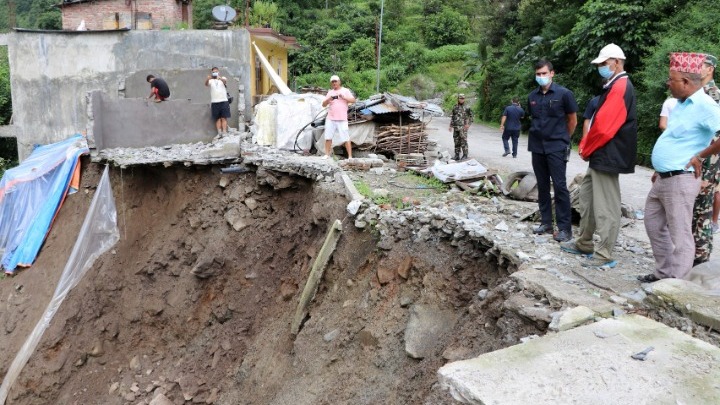 Νεπάλ: 5 νεκροί από την κατολίσθηση που παρέσυρε δύο λεωφορεία – Δεκάδες αγνοούμενοι