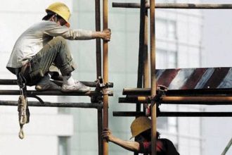 Καύσωνας: Παύση εργασιών για εργαζόμενους σε εξωτερικούς χώρους - Τι ισχύει με την τηλεργασία