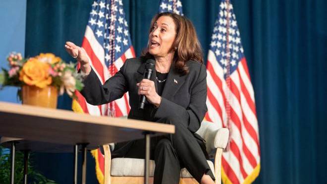 Η Κάμαλα Χάρις εξασφάλισε τους εκλέκτορες για το χρίσμα των Δημοκρατικών: «Θα νικήσω τον απατεώνα Τραμπ»