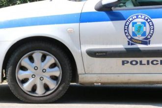 Ένταση σε κρατητήρια της Αστυνομίας, διαπληκτισμοί και φωτιές σε στρώματα