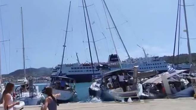 Σκόπελος: Ζημιές σε ιστιοφόρα από το πλοίο της γραμμής - Σκηνές πανικού από τον έντονο κυματισμό ΒΙΝΤΕΟ