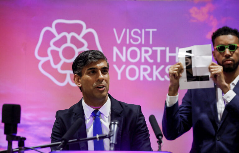 Βρετανία: Ο Σούνακ συγχαίρει τον Κιρ Στάρμερ για τη νίκη των Εργατικών και ετοιμάζεται για αποχώρηση – Το "χαμένος" του ΥουΤuber