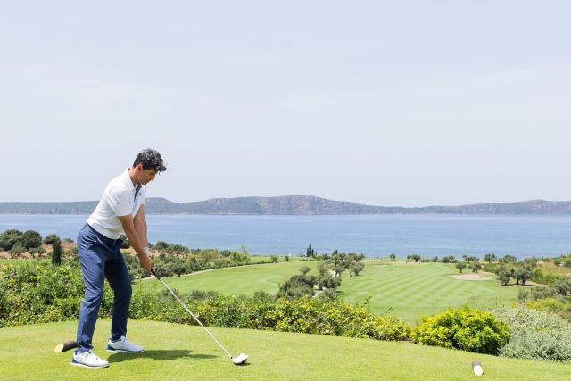 Σάκης Ρουβάς: Παίζει γκολφ στην Πύλο