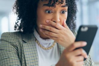 Έπαθε σοκ όταν είδε τον… νεκρό πρώην σύντροφό της ενεργό στα social media