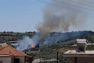 Φωτιά στην Στιμάγκα Κορινθίας – Επιχειρούν 11 αεροσκάφη, 5 ελικόπτερα, 60 πυροσβέστες