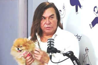 Τρύφωνας Σαμαράς: Άργησα να βρεθώ ερωτικά με άντρα, το έκανα μετά τα 20 γιατί μέσα μου έλεγα «όχι, είμαι αγόρι»