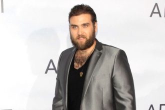 Ο μεγάλος γιος του Νίκολας Κέιτζ συνελήφθη για επίθεση στη μητέρα του