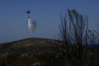 Πυρκαγιά σε υψόμετρο άνω των 1000 μέτρων στον Όλυμπο, κοντά στο καταφύγιο «Κορομηλιά»