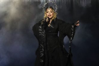 Η Mαντόνα ετοιμάζει το σενάριο της ταινίας της με τίτλο »Who's That Girl»