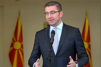 Προκαλεί ξανά ο Μιτσκόσκι: Μίλησε για «Μακεδονία» και «μακεδονική κυβέρνηση» στη Σύνοδο του ΝΑΤΟ