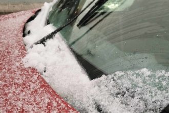 Η κακοκαιρία «χτυπά» την Αττική: Χαλάζι σε Διόνυσο, Εκάλη και Δροσιά