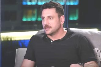 Γιώργος Χρυσοστόμου: Αποκάλυψε την άγνωστη συνεργασία του με την Ελένη Μενεγάκη όταν ήταν 17 χρονών