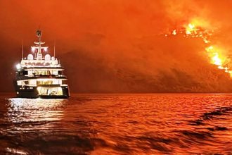 «Κόλαφος» το πόρισμα για τη φωτιά στην Ύδρα - Ευθύνες σε Πυροσβεστική και Λιμενικό