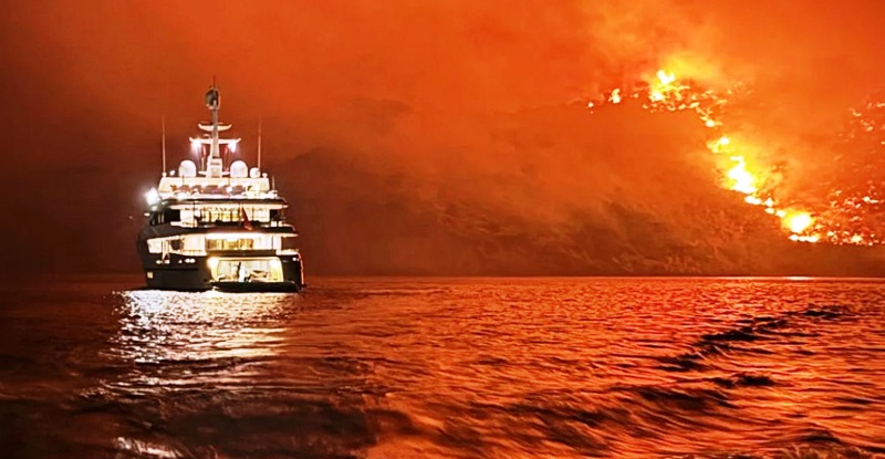 «Κόλαφος» το πόρισμα για τη φωτιά στην Ύδρα - Ευθύνες σε Πυροσβεστική και Λιμενικό