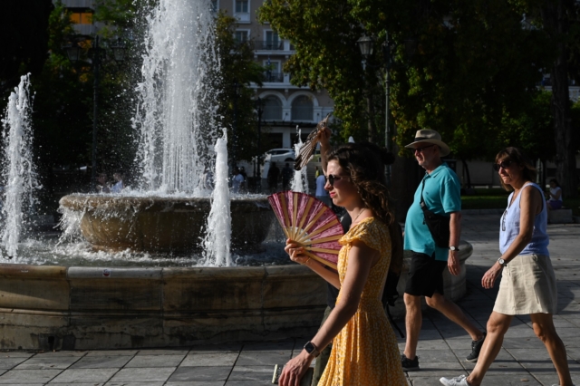 Καιρός: "Καρφωμένο" πάνω από τους 40 βαθμούς το θερμόμετρο ως την Παρασκευή – Επικαιροποιήθηκε το έκτακτο δελτίο