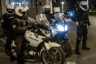 Δύο ληστείες από άτομα που επέβαιναν σε μηχανές – Τρεις άνθρωποι στο νοσοκομείο