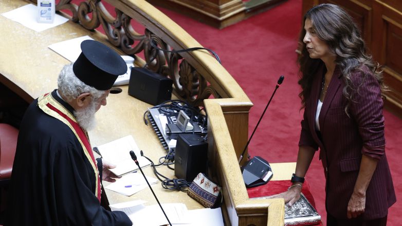 Ορκίστηκε βουλευτής η Πόπη Τσαπανίδου - Η πρώτη δήλωση με νόημα