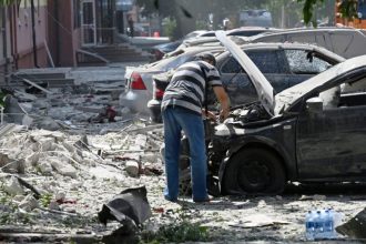 Τουλάχιστον ένας νεκρός και 12 τραυματίες από ρωσική πυραυλική επίθεση στο Χάρκοβο