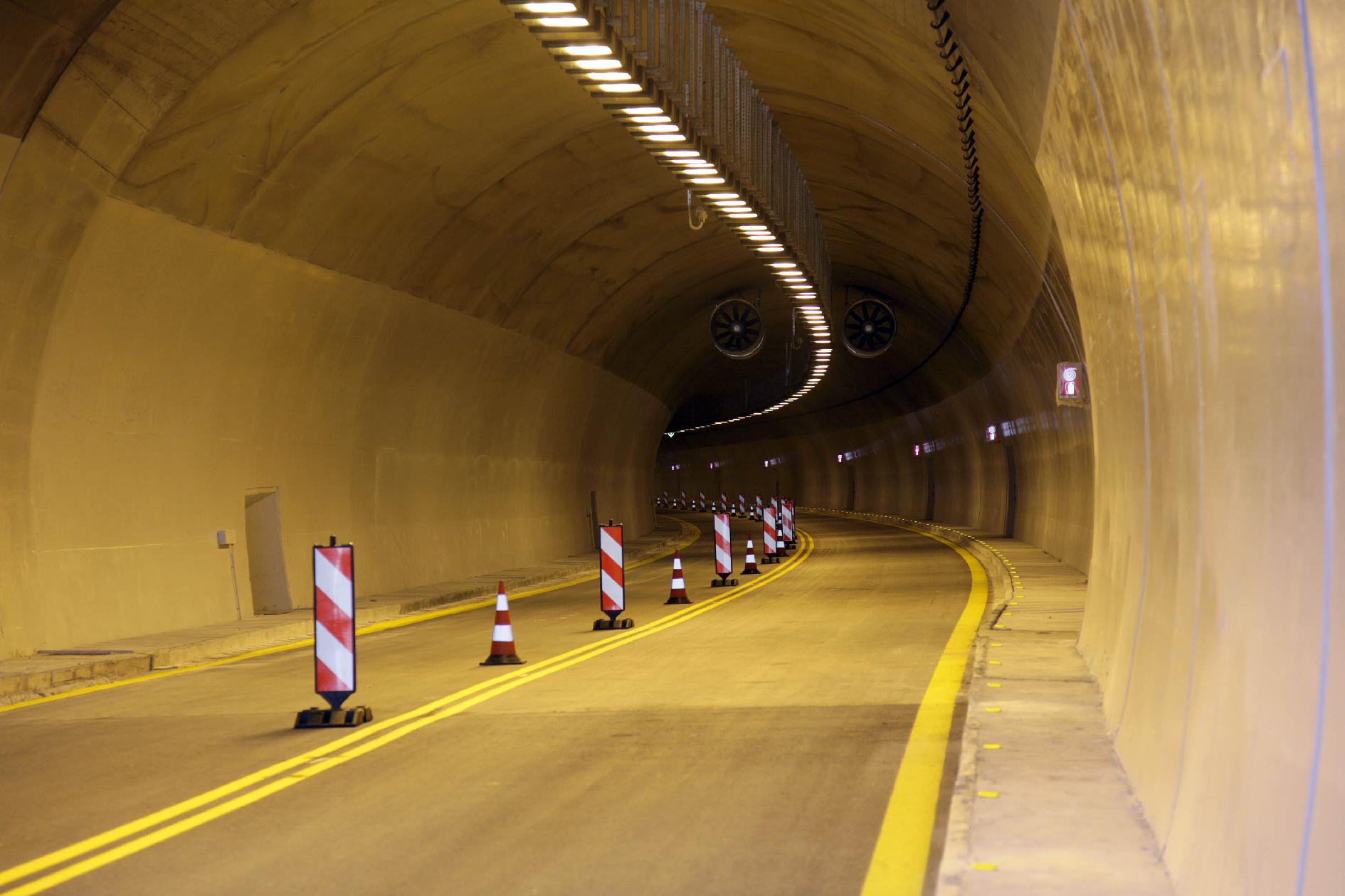 Τροχαίο στην σήραγγα Αρτεμισίου – Δύο τραυματίες