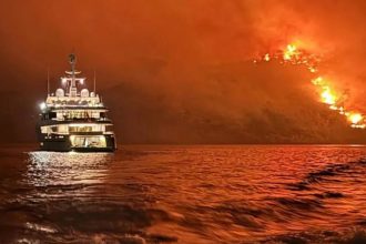 Φωτιά στην Ύδρα: Ο καπετάνιος της θαλαμηγού ομολόγησε πως αυτός έριξε τα βεγγαλικά