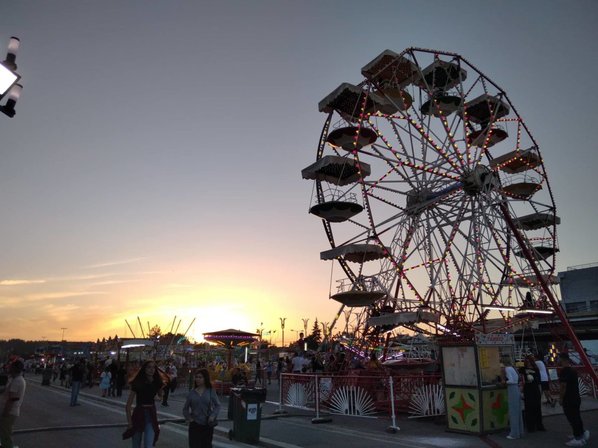 Λάρισα: Αναστέλλεται η λειτουργία λούνα παρκ στο παζάρι της Αγιάς – «Λευκό το ποινικό μητρώο της ιδιοκτήτριας» λέει ο δήμος Λαρισαίων