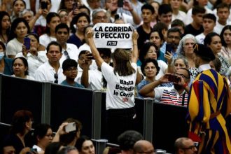 Ένταση στο Βατικανό κατά την ακρόαση του Πάπα Φραγκίσκου: «Σταματήστε να ευλογείτε τις ταυρομαχίες»