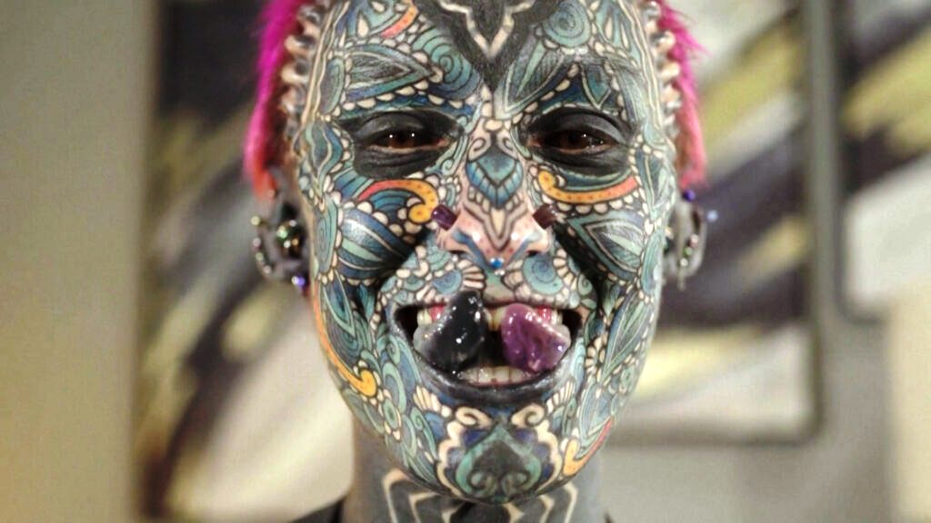 Esperance Fuerzina: Η βετεράνος του στρατού που σπάει τα ρεκόρ Γκίνες με την τρομακτική της μεταμόρφωση